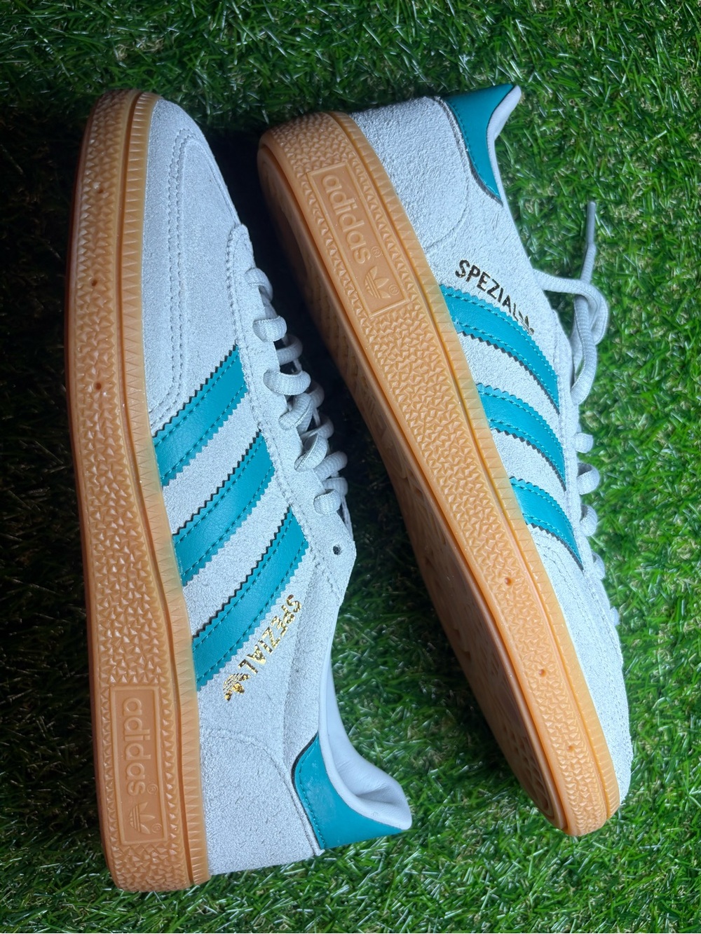 Adidas Spezial Men’s Suede Sneaker - gray with Teal Stripes youth 4.5.